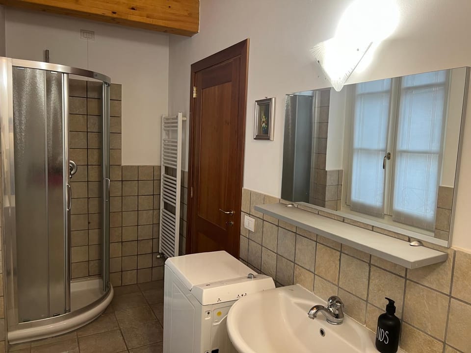 8 min walk to Station - Elegant Central Apartment Apartment in Saronno