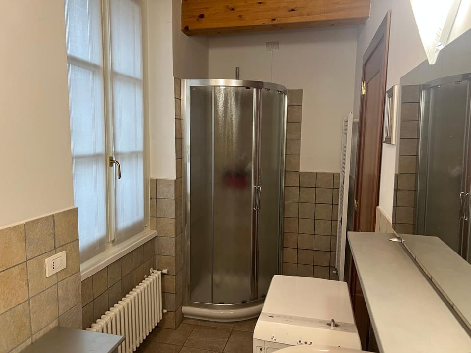 8 min walk to Station - Elegant Central Apartment Apartment in Saronno