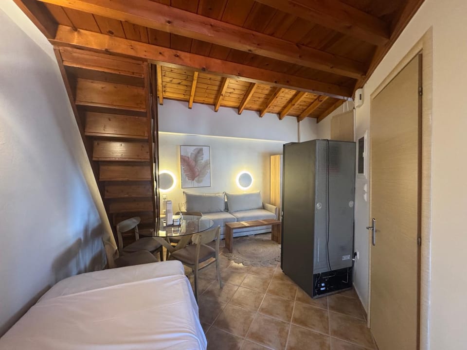 Bed, Seating area