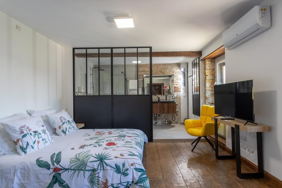 Property building, Living room, Bedroom