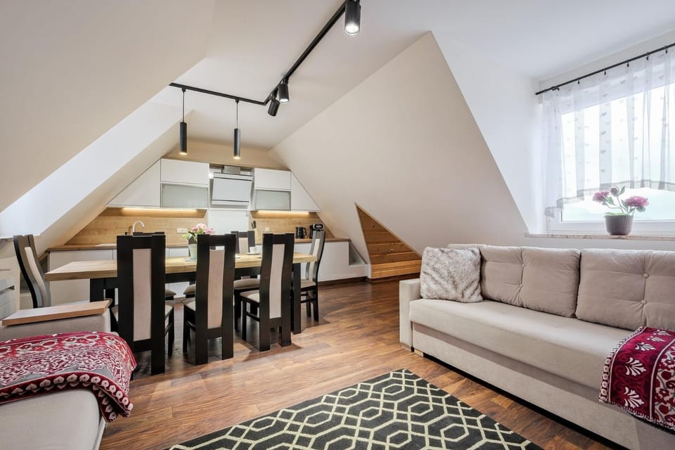 Kitchen or kitchenette, Living room, Seating area, Dining area
