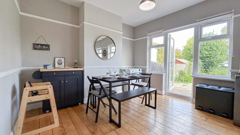 Garden, View (from property/room), Kitchen or kitchenette, Seating area, Dining area, heating, storage, washing machine, dryer, kitchen