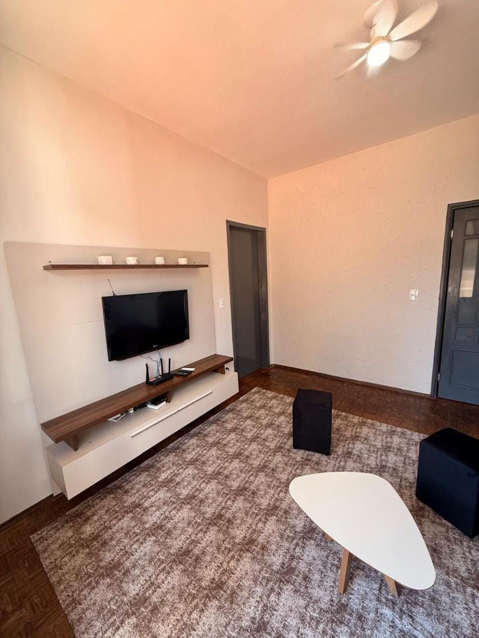 Communal lounge/ TV room, TV and multimedia, Living room, Seating area, Evening entertainment