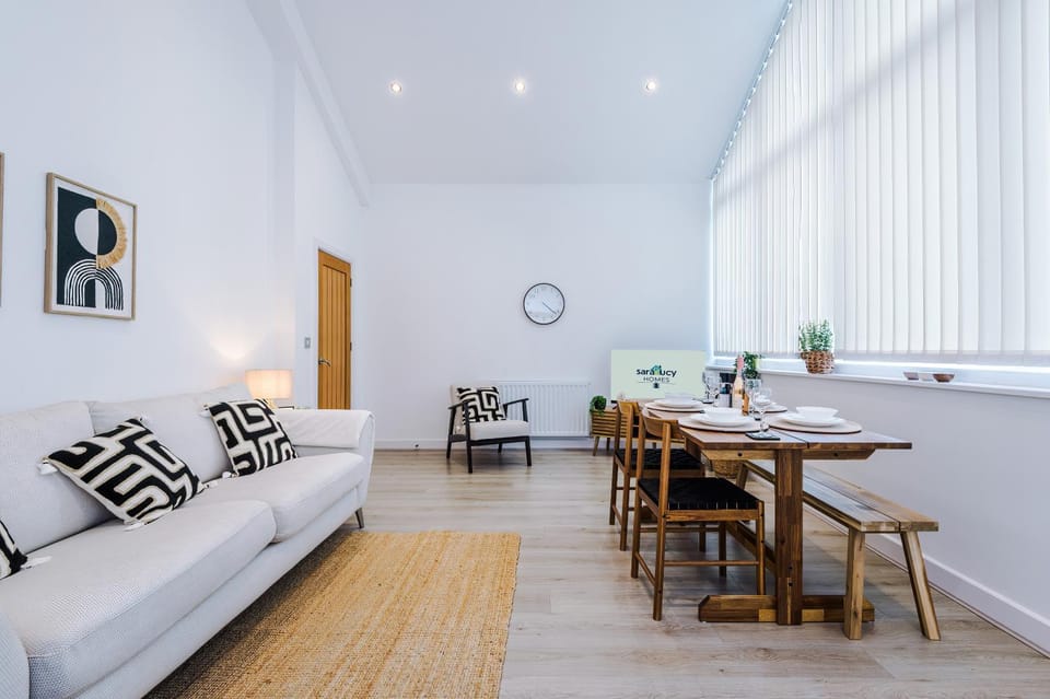 Living room, Seating area, Dining area