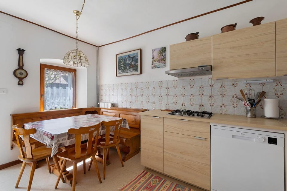 Property building, Kitchen or kitchenette, Living room