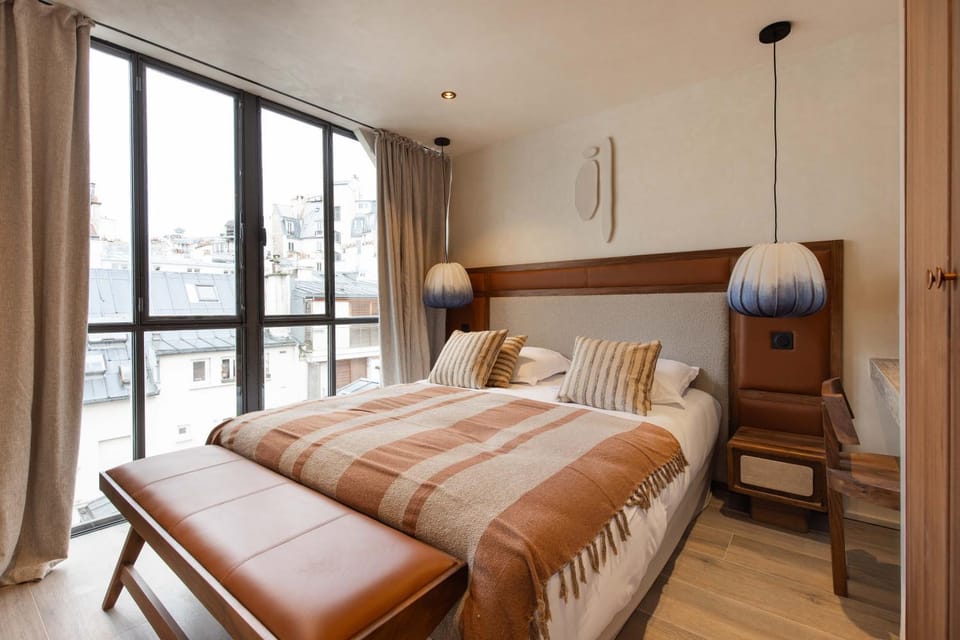 Bed, View (from property/room), Bedroom, City view, City view