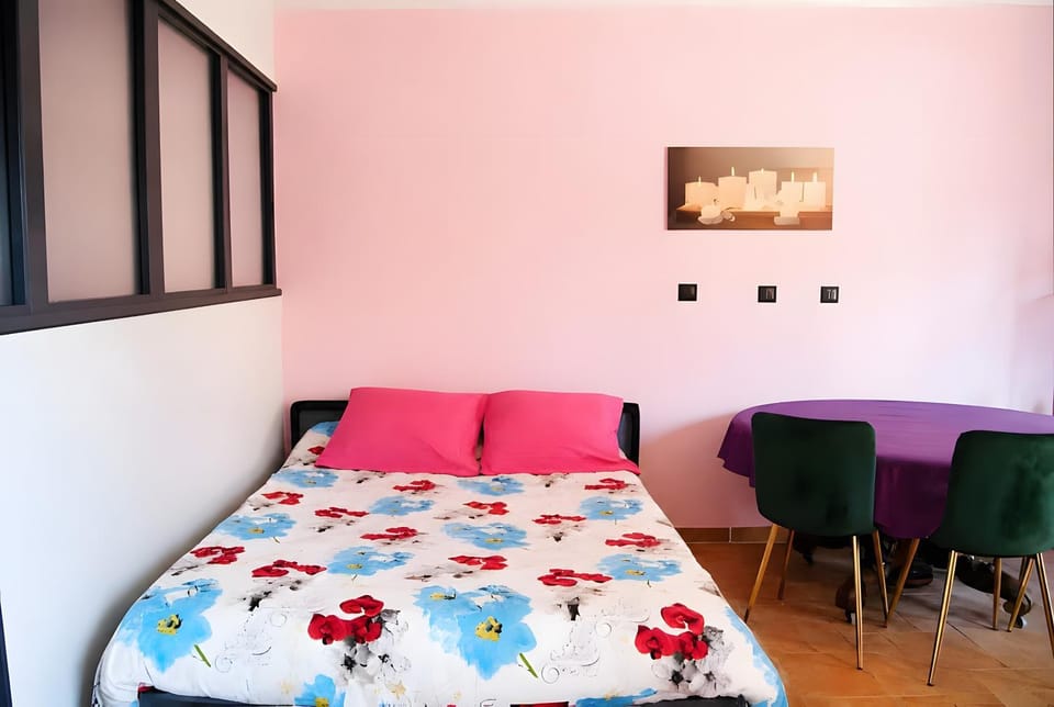 Property building, Living room, Bedroom