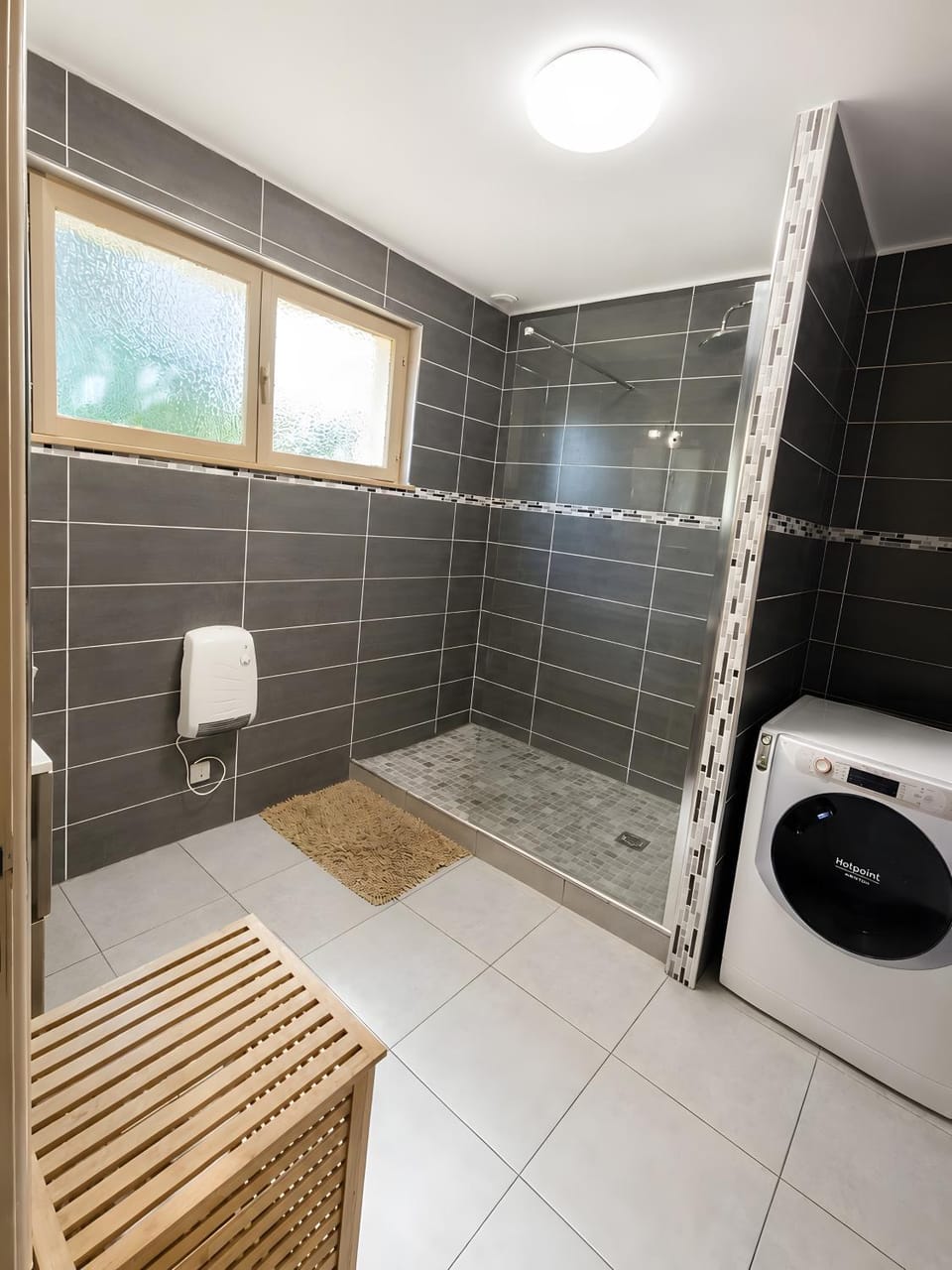 Bathroom, Living room