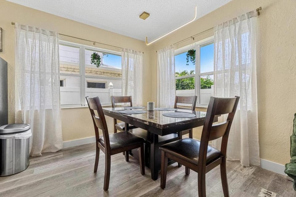 Covare #5 - Walk to St Pete Beach & Restaurants! Apartment in Saint Pete Beach