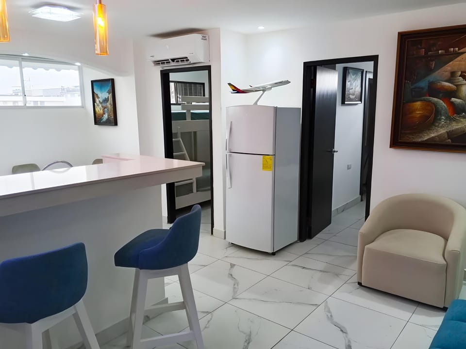 Kitchen or kitchenette, Dining area, air conditioner