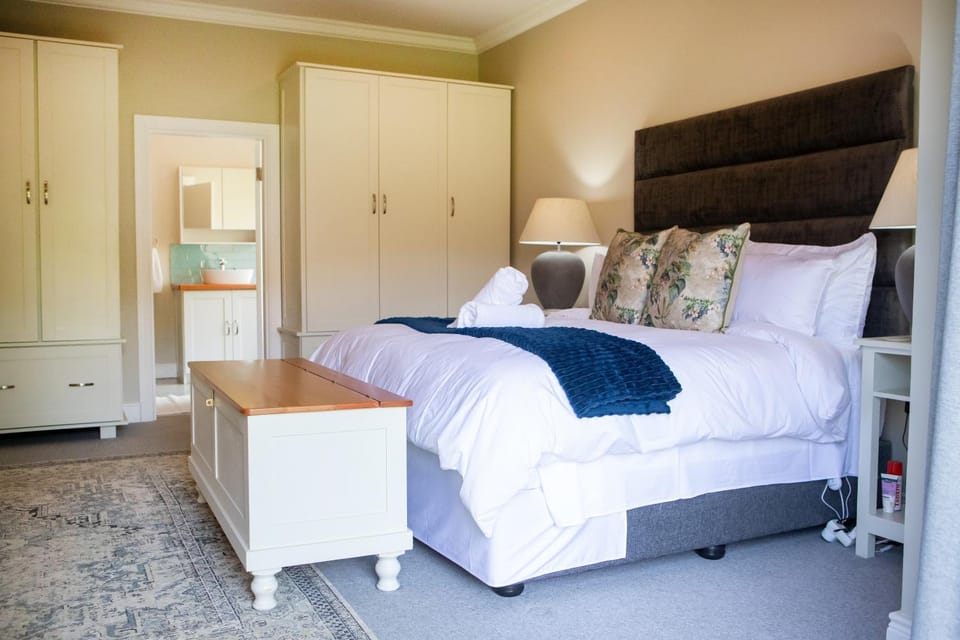 Bed, Photo of the whole room, Bedroom, towels, wardrobe