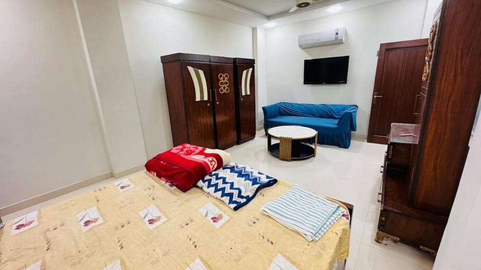 Luxury 2BR Apartment in Sukkur & River View Balcony Near Military Road-R#1 Apartment in Sindh