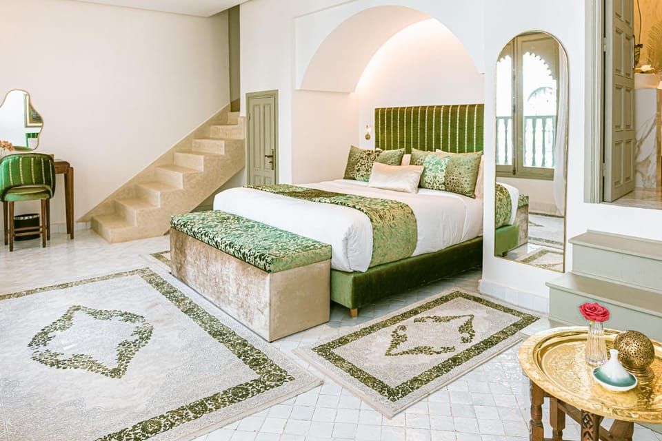 Bed, Living room, Photo of the whole room, Seating area, Bedroom