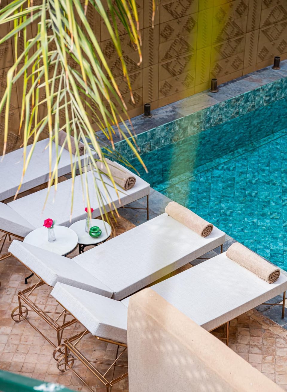 Swimming pool, sunbed