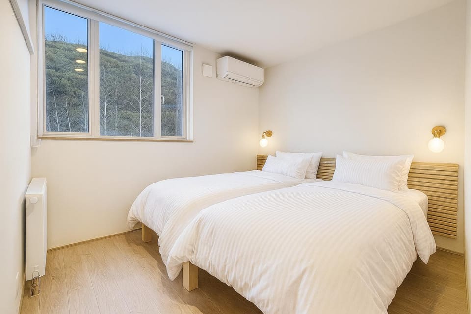 Bed, Photo of the whole room, Bedroom, internet, air conditioner