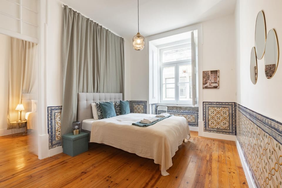 Heart of Lisbon Stylish Apt Sleeps 8 2 Bath Apartment in Lisbon