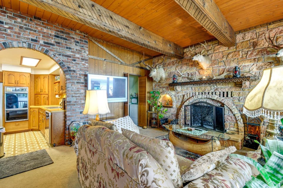 Waterfront Hood Canal Home with Pool Table! House in Brinnon