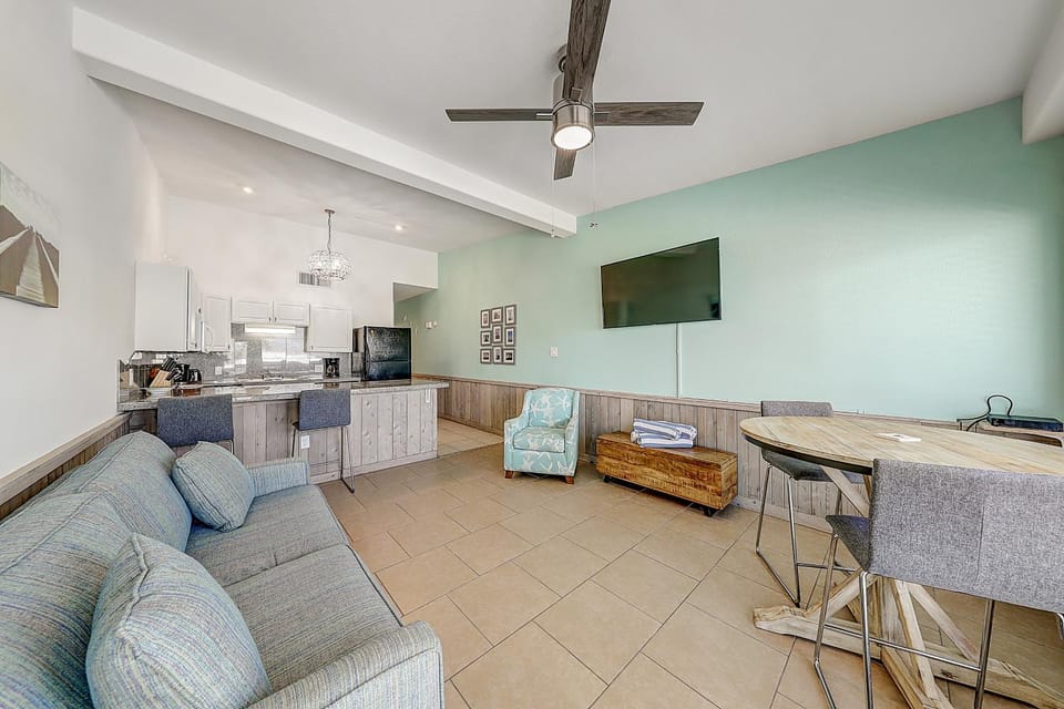 Ocean Waves Apartment in Port Aransas