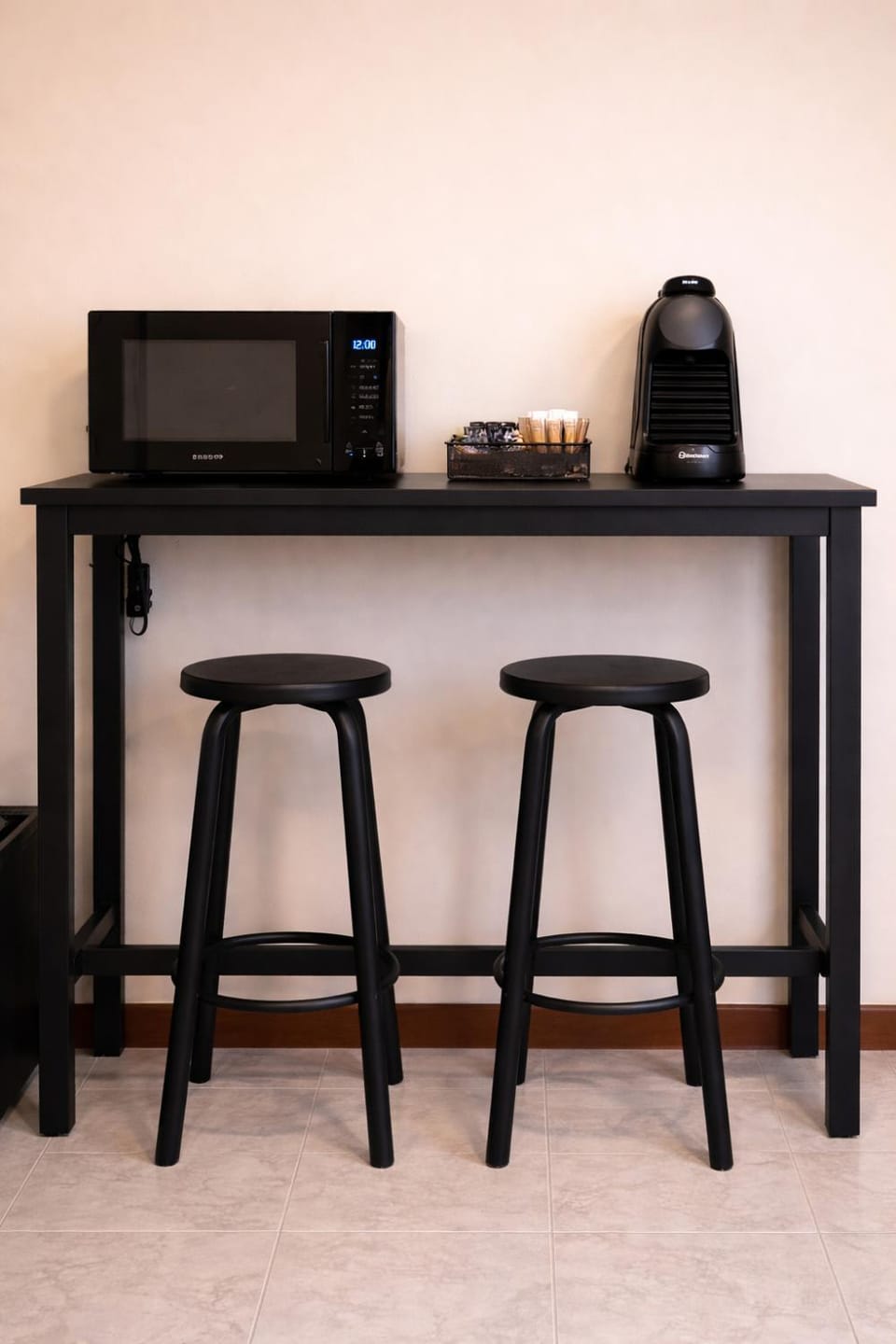 Coffee/tea facilities, microwave