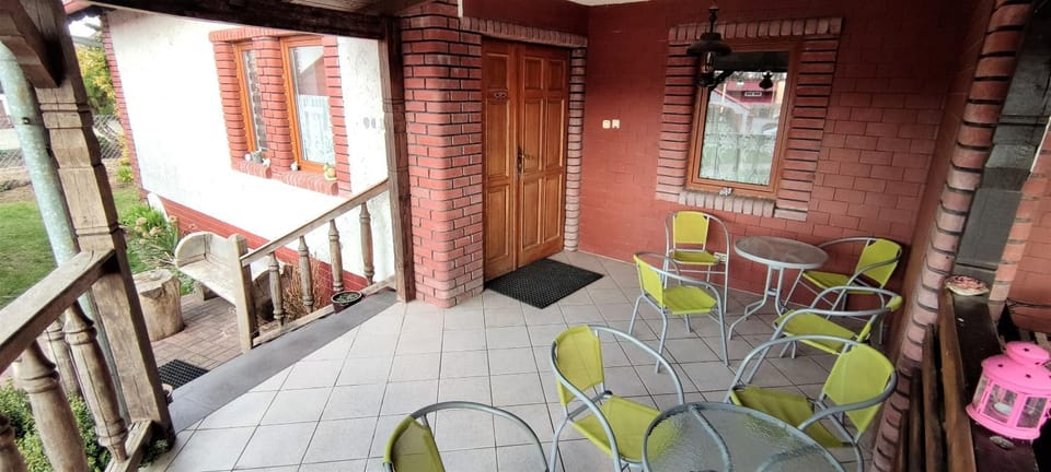 Facade/entrance, Balcony/Terrace