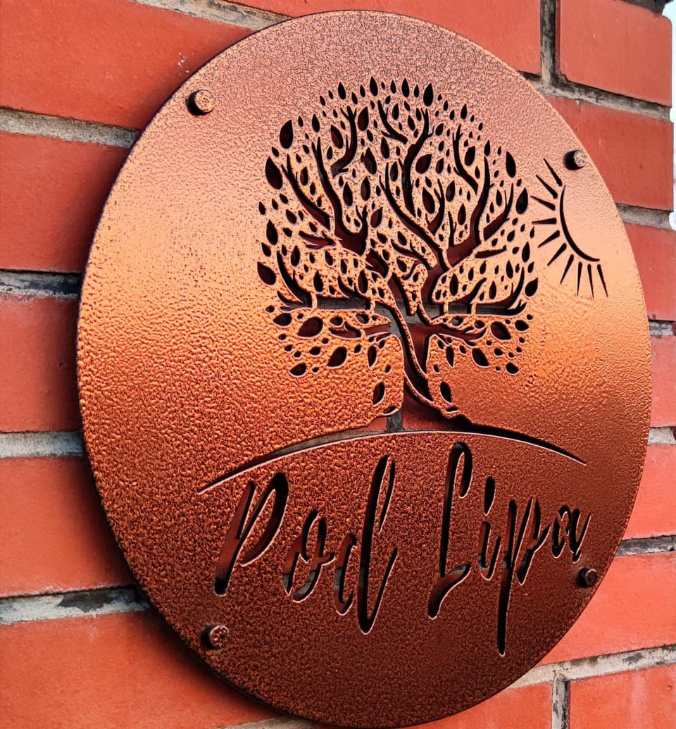 Facade/entrance, Property logo or sign, Decorative detail, Logo/Certificate/Sign, On site