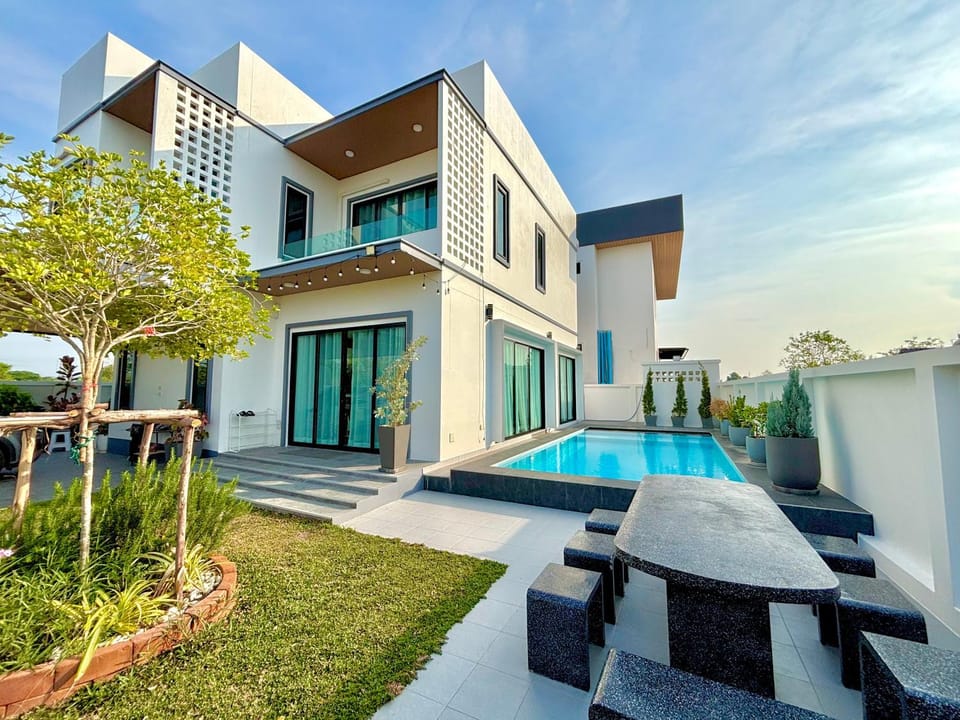 Bonus Pool Villa Chiang Mai Villa in Thailand