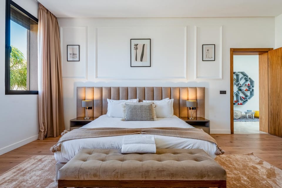 Bed, Photo of the whole room, Bedroom