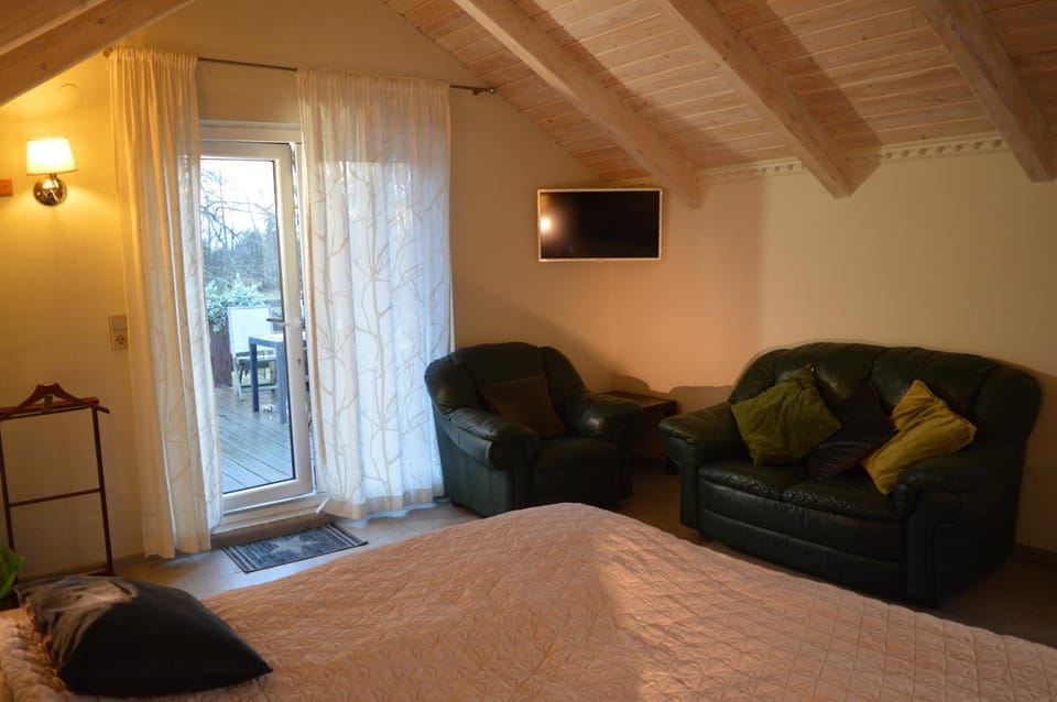 TV and multimedia, Seating area, Evening entertainment