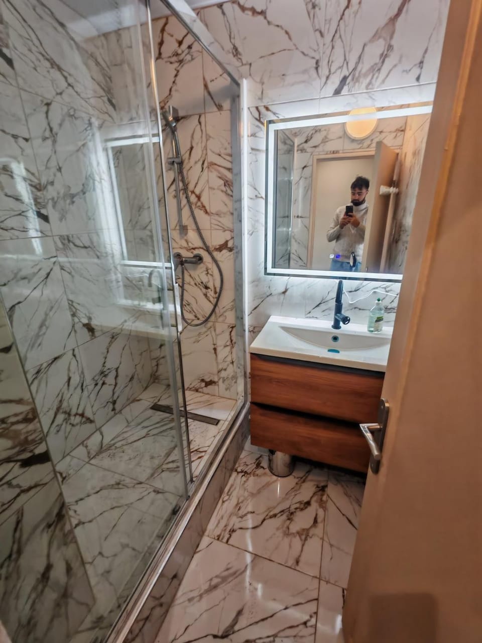 Shower, Bathroom, towels