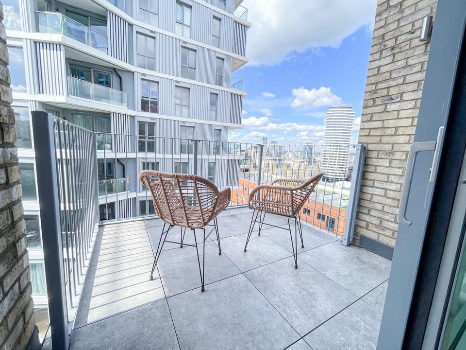 Property building, Day, View (from property/room), Balcony/Terrace, Seating area, Bedroom