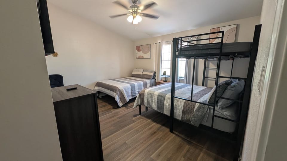 3 Bed Townhouse with King Bed Mins from Downtown House in Shreveport