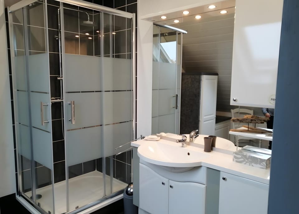 Bathroom, Living room