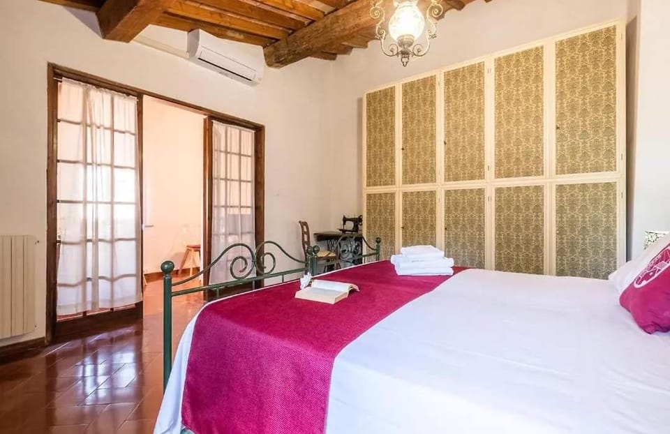 Photo of the whole room, Bedroom, City view, air conditioner