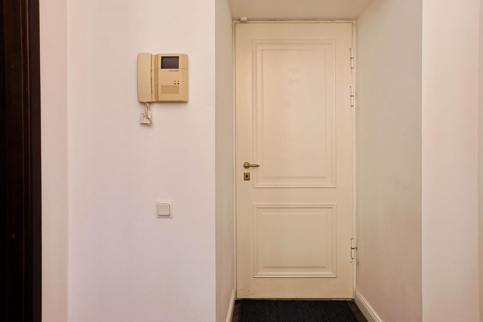 Authentic Old Riga Heritage, 2BR, Grand Ceilings Apartment in Latvia