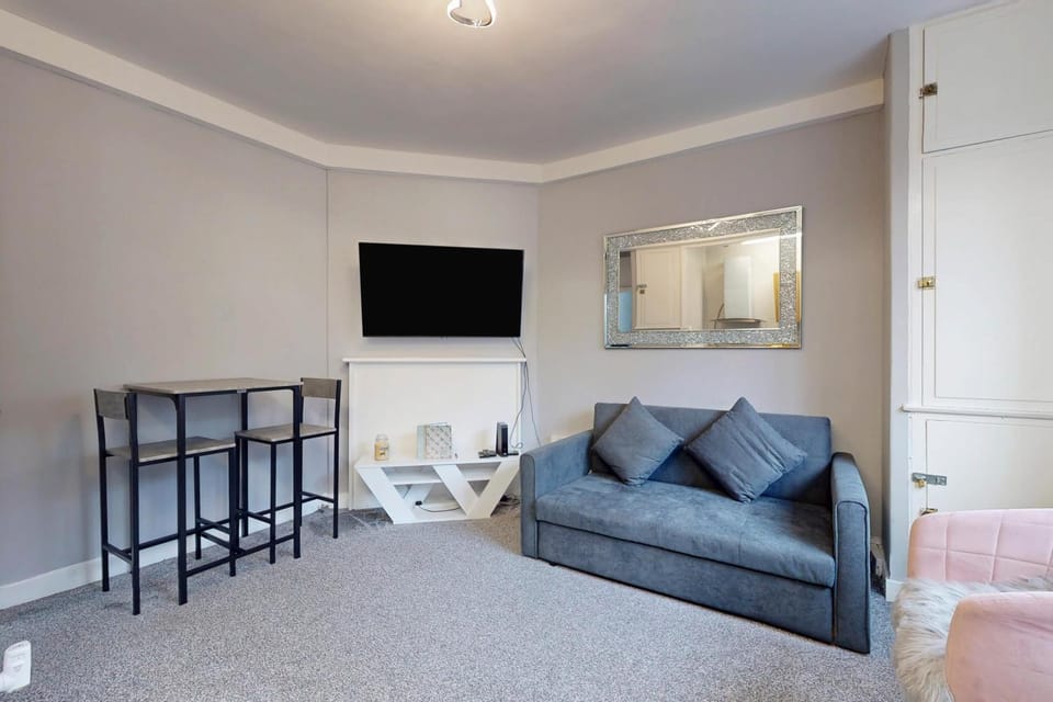 TV and multimedia, Photo of the whole room, Seating area