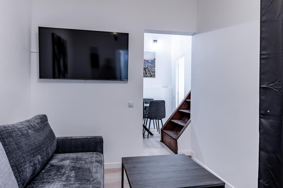 Modern Courtyard House 6mn from Gare Montparnasse Apartment in Paris