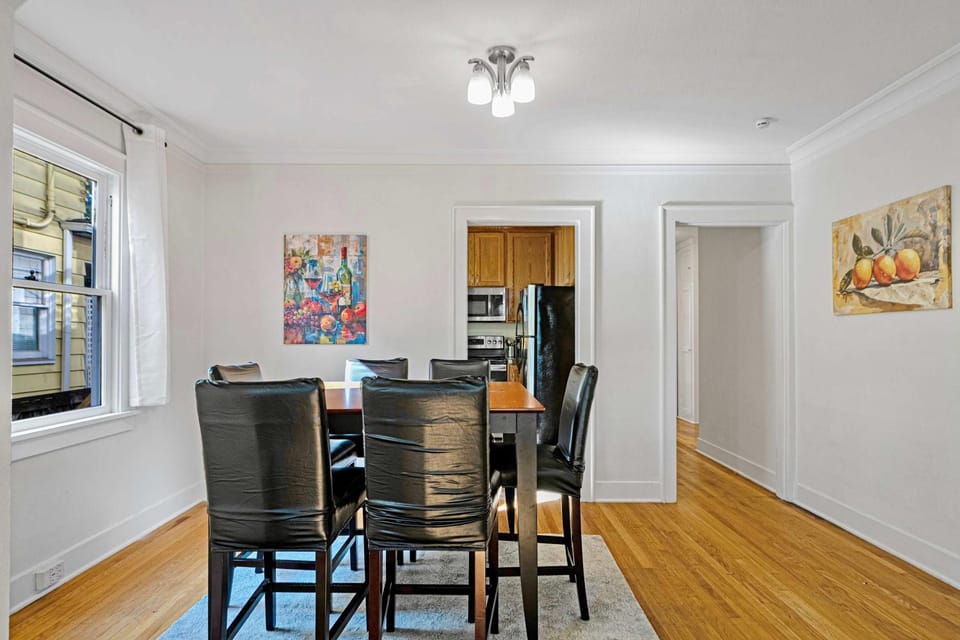 Spacious 6B6B duplex in Seattle House in Capitol Hill