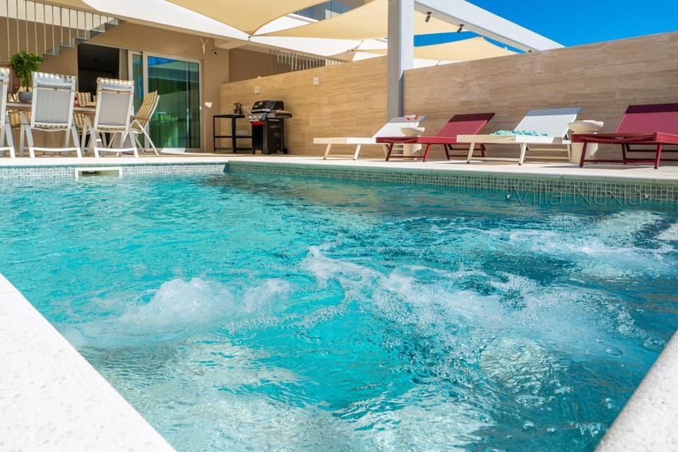 Day, BBQ facilities, Hot Tub, Pool view, Swimming pool, sunbed