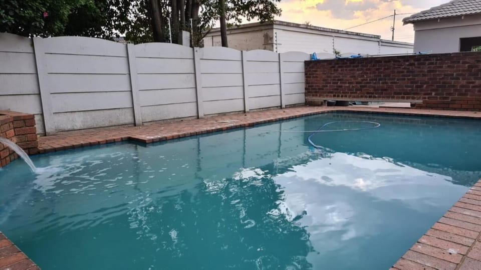 Joburg family and friends getaway house with pool Villa in Sandton