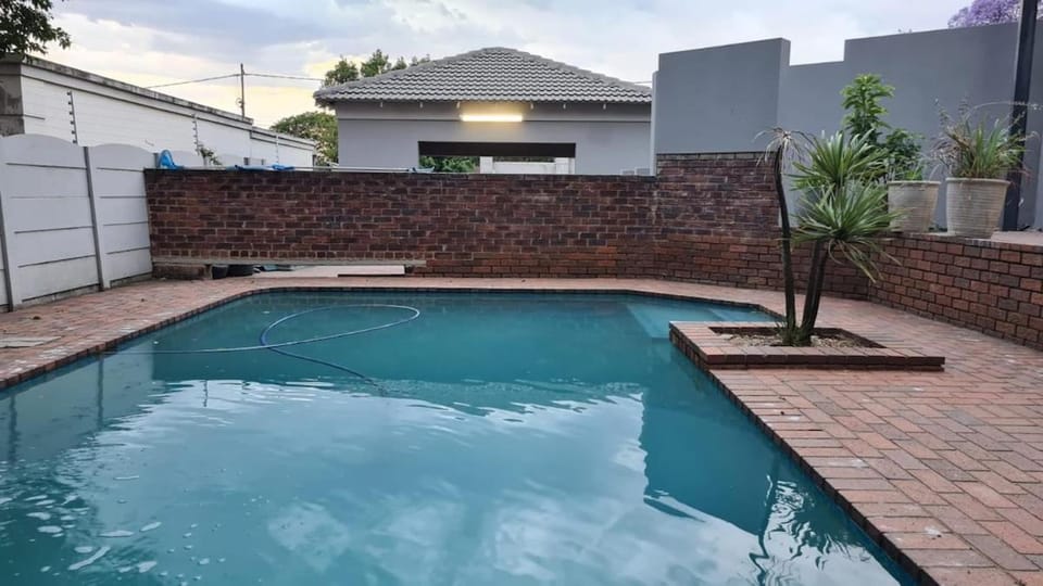 Joburg family and friends getaway house with pool Villa in Sandton