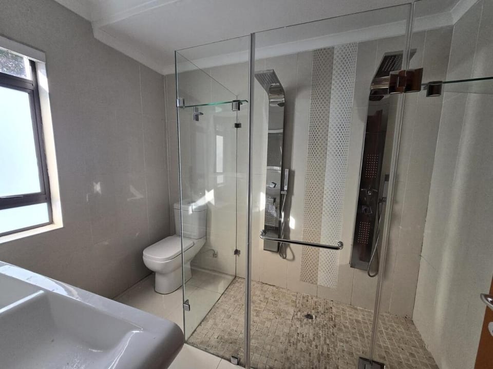Joburg family and friends getaway house with pool Villa in Sandton
