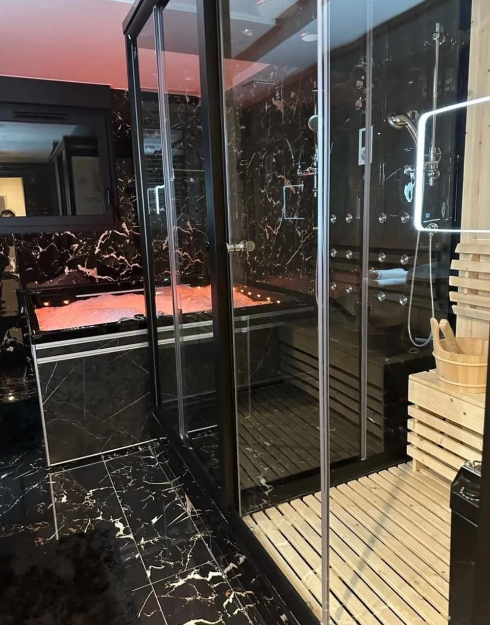 Midnight house - Jacuzzi et Sauna Apartment in Villeurbanne