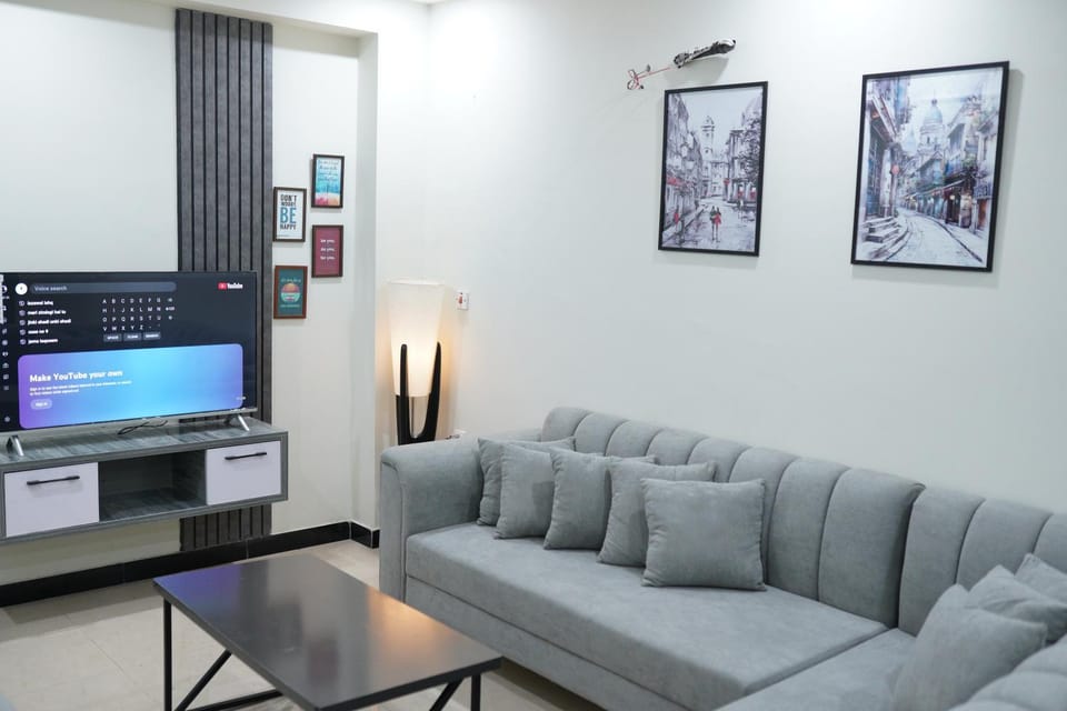 Seating area, Seasons