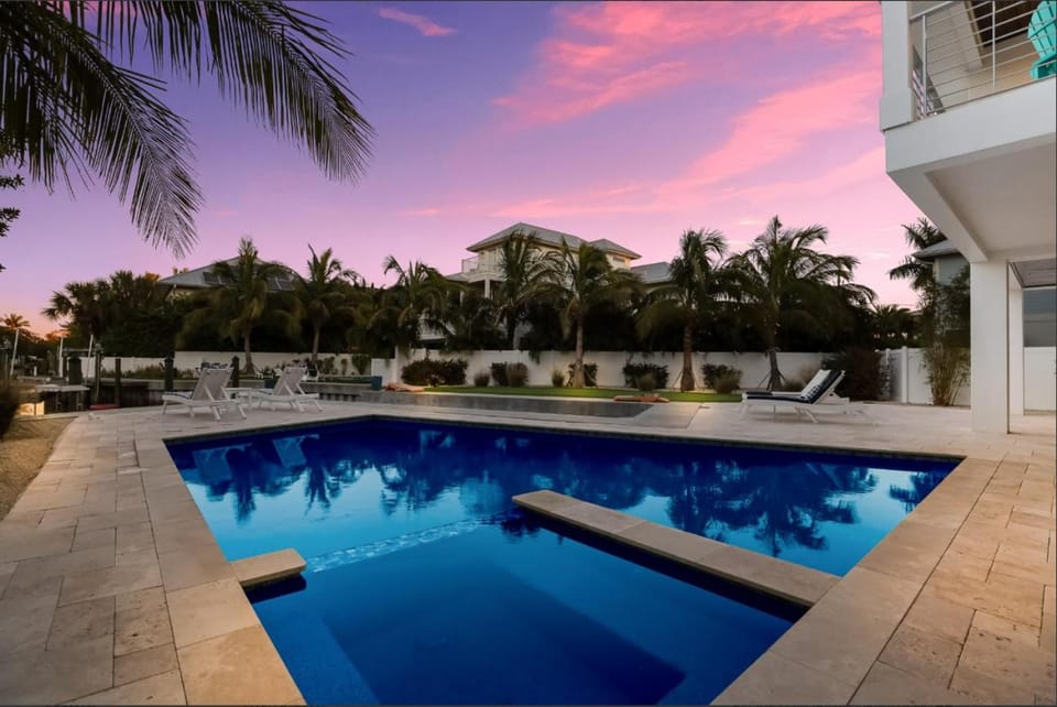 Hot Tub, Swimming pool