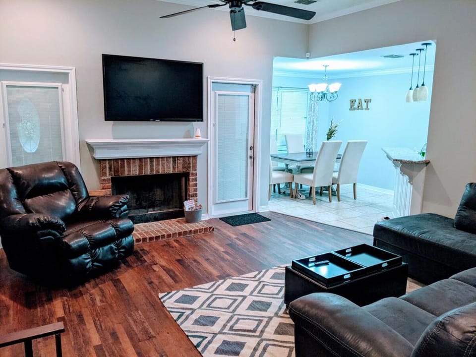 Charming, Quiet, South Shreveport Retreat King Bed House in Shreveport