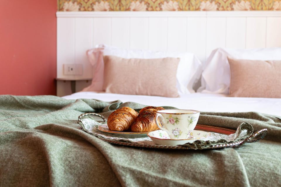 Bedroom, Food