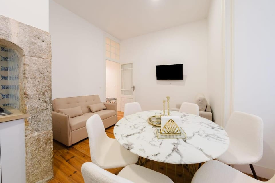 Central Lisbon Gem Modern Apt for 8 Guests Apartment in Lisbon