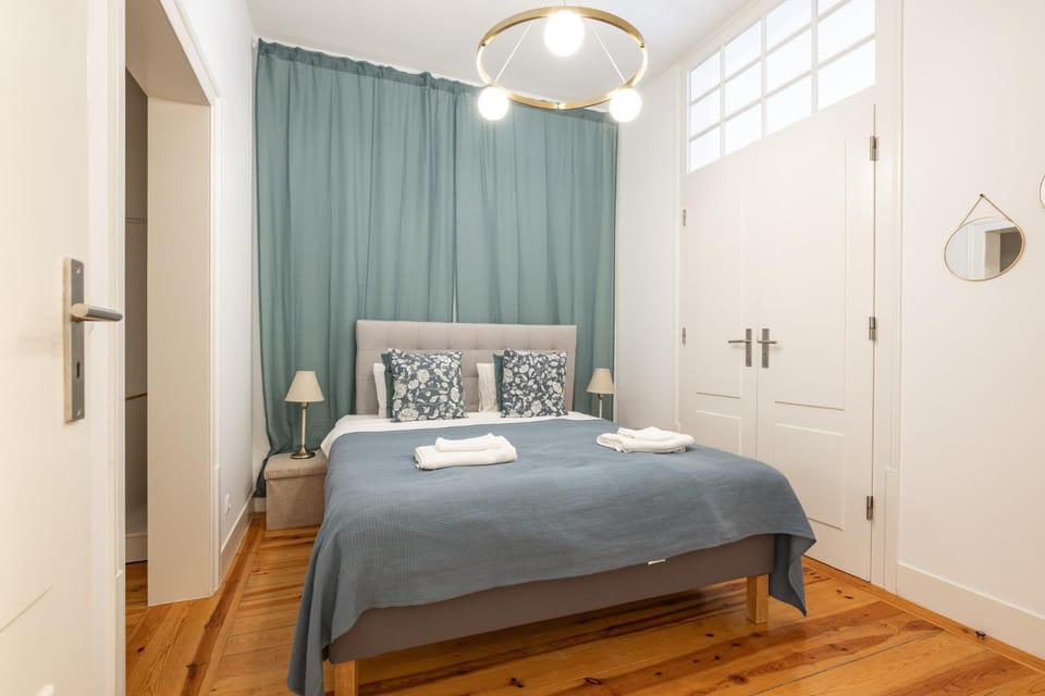 Central Lisbon Gem Modern Apt for 8 Guests wAC Apartment in Lisbon