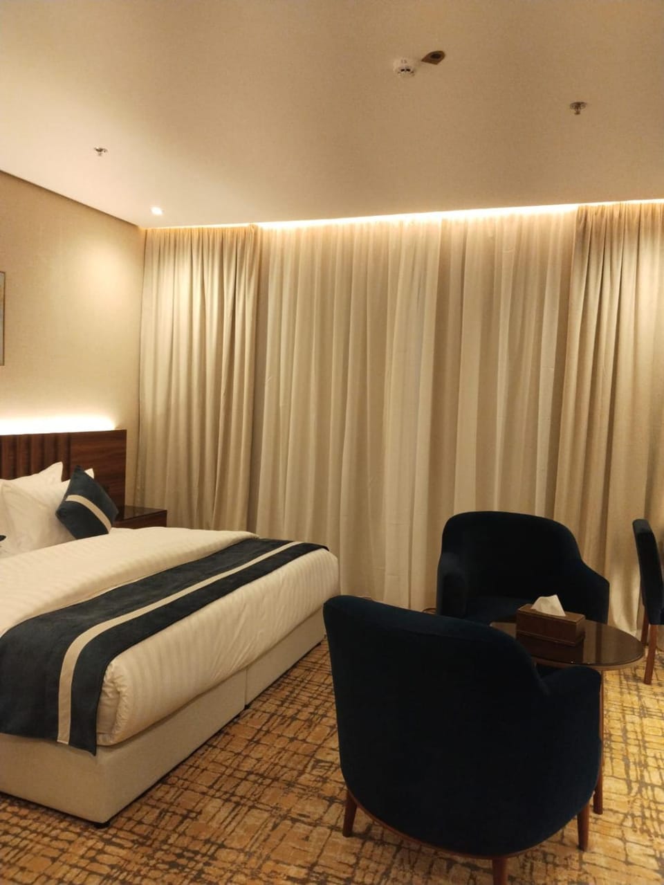Bed, Photo of the whole room, Seating area, Bedroom
