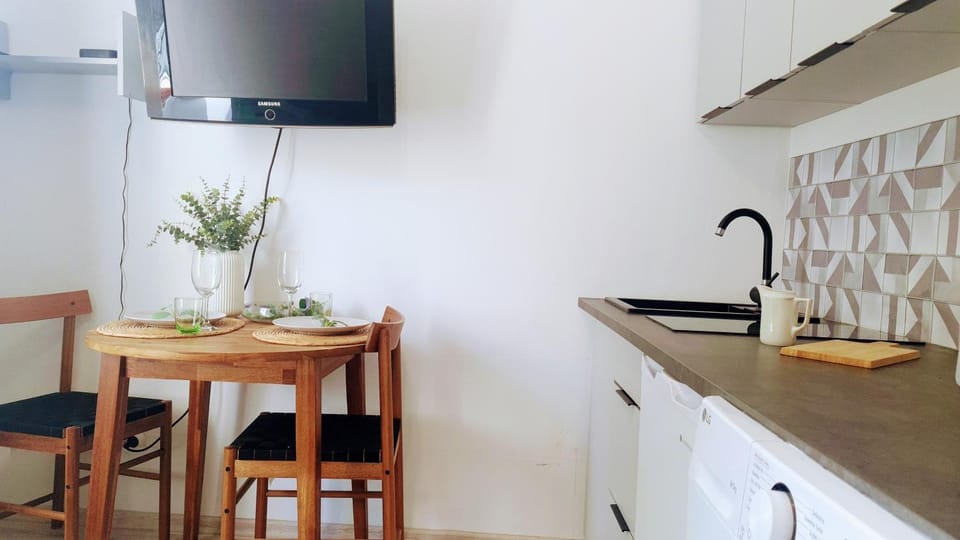 Kitchen or kitchenette, Dining area, pet friendly, stove